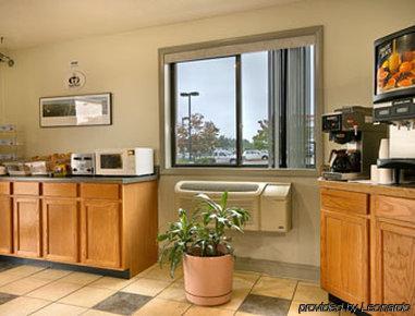 Hotel Super 8 By Wyndham Dumfries/Quantico Restaurant photo