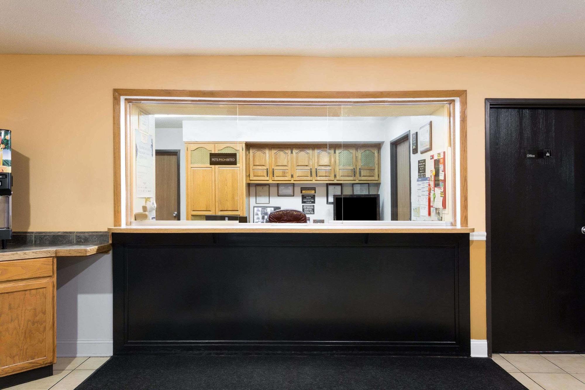 Hotel Super 8 By Wyndham Dumfries/Quantico Extérieur photo