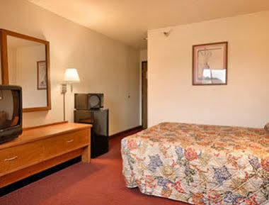 Hotel Super 8 By Wyndham Dumfries/Quantico Extérieur photo