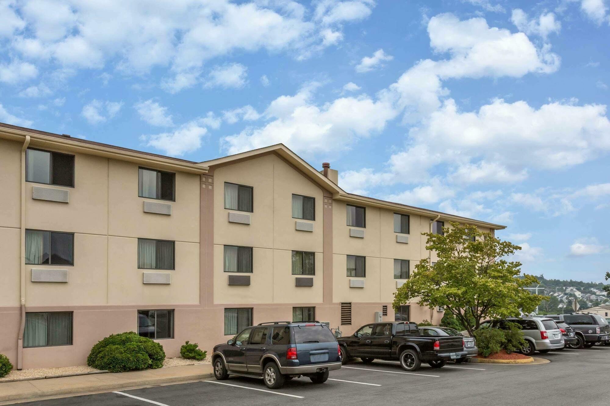 Hotel Super 8 By Wyndham Dumfries/Quantico Extérieur photo